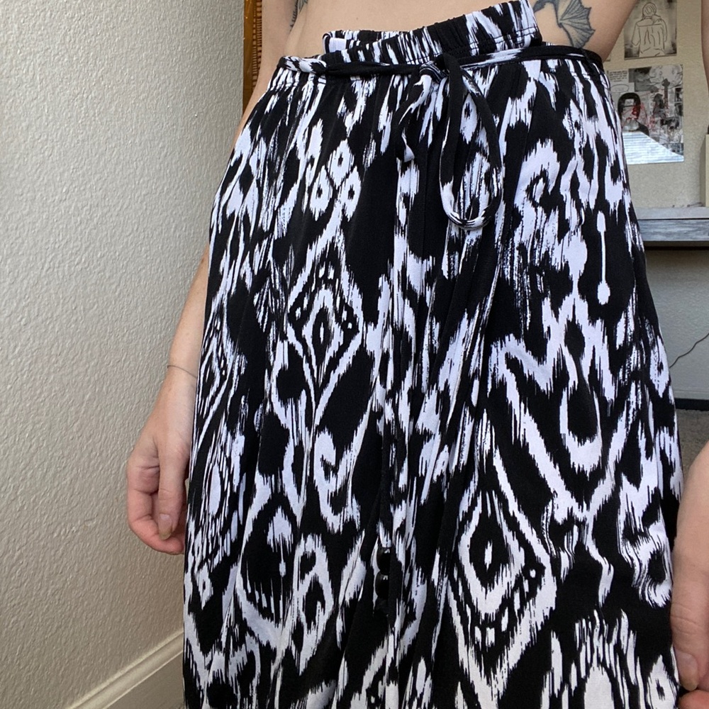 Lightweight Maxi Skirt - Black and white print